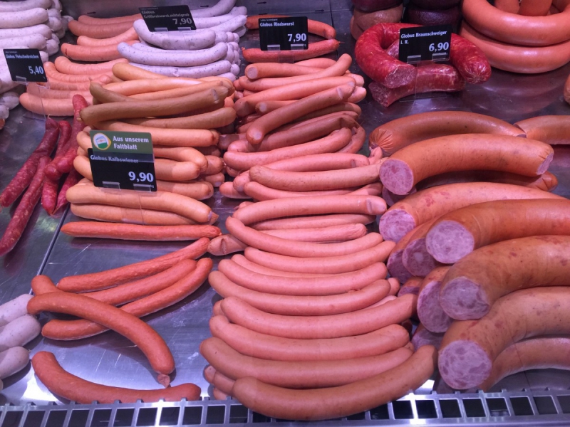 charcuterie-SAUZE-min_sausages_meat_butchery-1069321